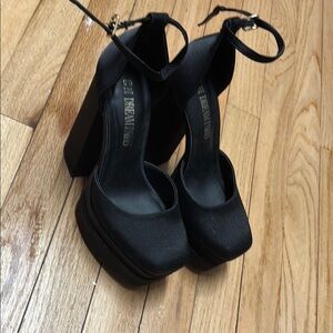 Steve Madden Black Platform Sandals